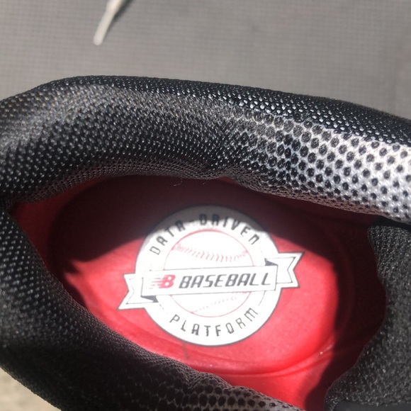 New Balance – Black/White Low 4040v3 Baseball Spikes (L4040BW3) - Picture 3 of 9